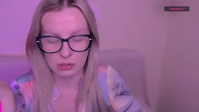 Snapshot of AllaLeomz chatting on 12-15-25, 07:12 AllaLeomz online show from 12-15-25, 07:12