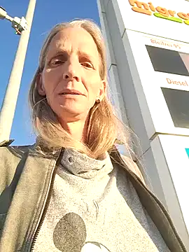 Snapshot of Cheryl_F chatting on 04-30-26, 05:52 Cheryl F online show from 04-30-26, 05:52