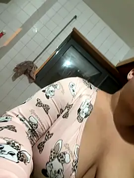 menina coimbrinha online show from 10-18-25, 10:10