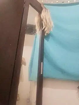 Teressa Love online show from 11-17-25, 10:32