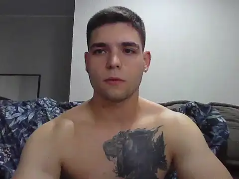 Snapshot of Zure-xxx chatting on 10-18-25, 03:31 Zure-xxx online show from 10-18-25, 03:31