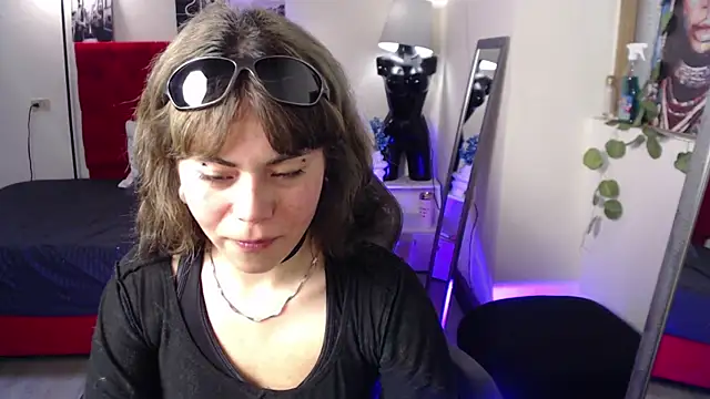 Snapshot of Insomniia_ chatting on 10-22-25, 06:40 Insomniia  online show from 10-22-25, 06:40