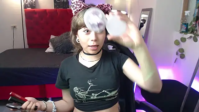 Snapshot of Insomniia_ chatting on 10-24-25, 01:07 Insomniia  online show from 10-24-25, 01:07