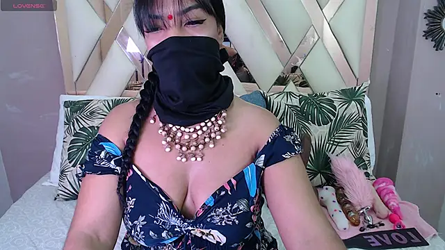 Snapshot of Iniya_Parul chatting on 11-08-25, 01:22 Iniya Parul online show from 11-08-25, 01:22