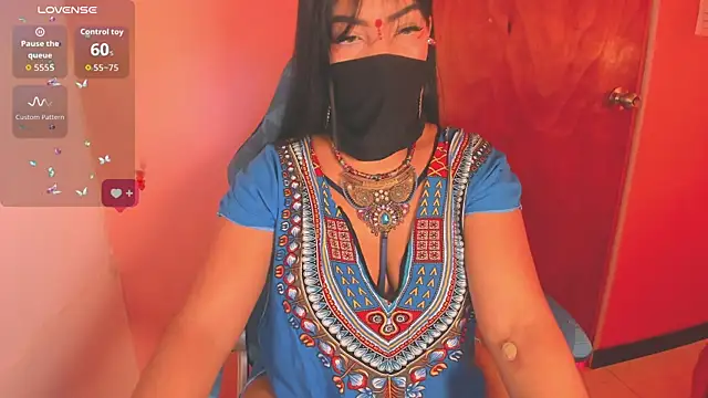 Snapshot of Iniya_Parul chatting on 11-19-25, 01:44 Iniya Parul online show from 11-19-25, 01:44