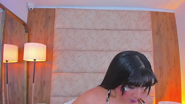 Snapshot of Antonella_Russo1 chatting on 10-29-25, 01:13 Antonella Russo1 online show from 10-29-25, 01:13