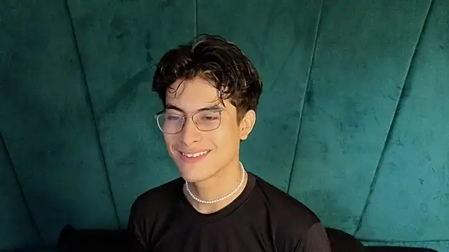 Aaron Eze online show from 10-31-25, 09:38