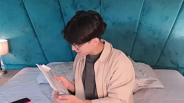 Aaron Eze online show from 04-24-26, 03:58