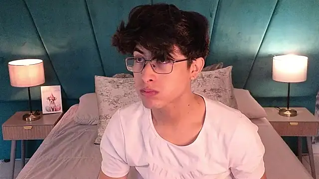 Aaron Eze online show from 05-20-26, 01:06