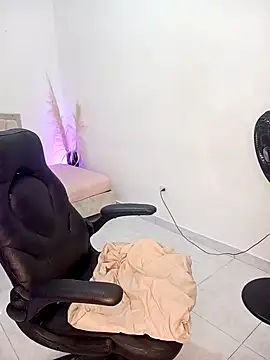 Snapshot of Noah_Cherry chatting on 11-02-25, 04:15 Noah Cherry online show from 11-02-25, 04:15