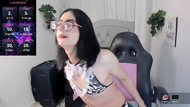 Snapshot of Noah_Cherry chatting on 12-13-25, 11:32 Noah Cherry online show from 12-13-25, 11:32