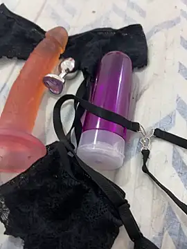 Snapshot of CACHORRONOCIU chatting on 10-22-25, 12:00 CACHORRONOCIU online show from 10-22-25, 12:00