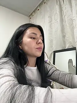 Snapshot of Midori_rosse chatting on 05-18-26, 01:24 Midori rosse online show from 05-18-26, 01:24