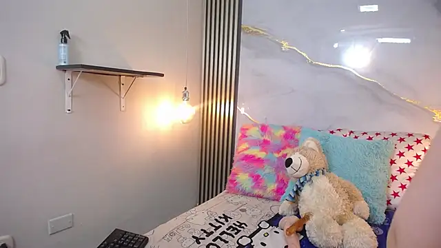 Snapshot of Miah-Princess chatting on 10-16-25, 06:09 Miah-Princess online show from 10-16-25, 06:09