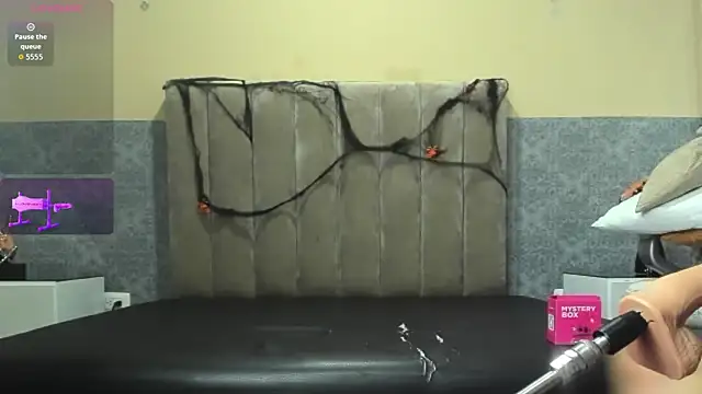 Xavier Fox    online show from 10-22-25, 05:30