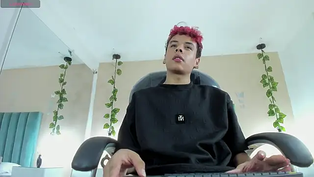 Xavier Fox    online show from 02-11-26, 07:52