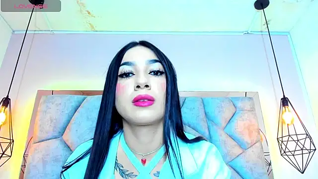 Snapshot of DollRaven chatting on 10-23-25, 12:15 DollRaven online show from 10-23-25, 12:15