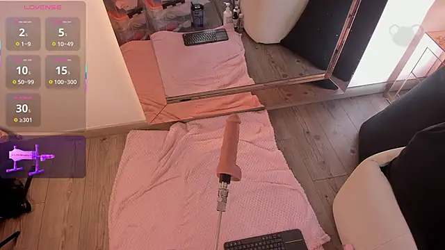 michelle cutee  online show from 11-28-25, 08:33