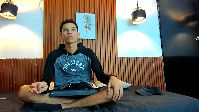 Snapshot of AQUARIUS_x chatting on 10-23-25, 11:31 AQUARIUS x online show from 10-23-25, 11:31