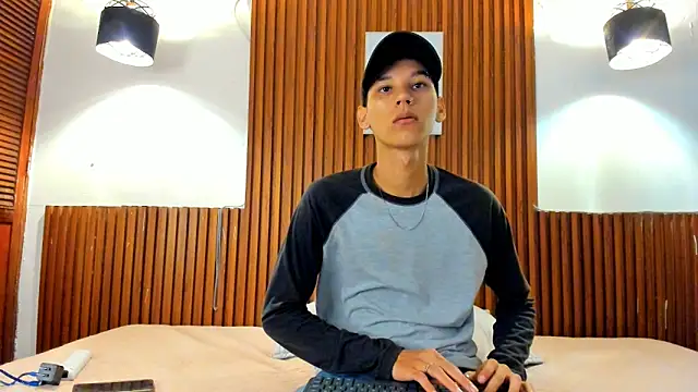 Snapshot of AQUARIUS_x chatting on 11-05-25, 11:21 AQUARIUS x online show from 11-05-25, 11:21