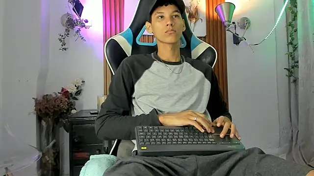 Snapshot of AQUARIUS_x chatting on 11-06-25, 11:33 AQUARIUS x online show from 11-06-25, 11:33