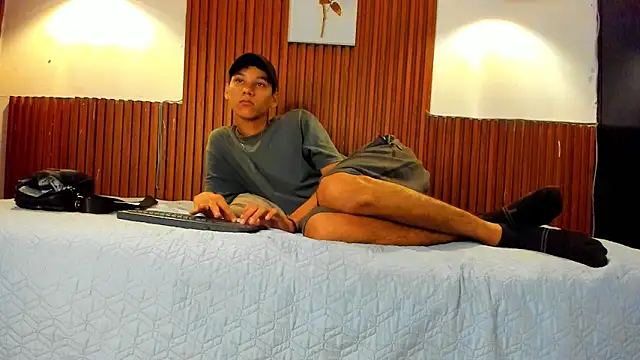 Snapshot of AQUARIUS_x chatting on 11-11-25, 12:05 AQUARIUS x online show from 11-11-25, 12:05