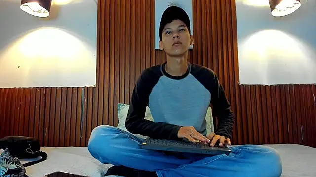 Snapshot of AQUARIUS_x chatting on 11-12-25, 11:21 AQUARIUS x online show from 11-12-25, 11:21