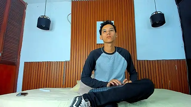 Snapshot of AQUARIUS_x chatting on 11-17-25, 11:38 AQUARIUS x online show from 11-17-25, 11:38