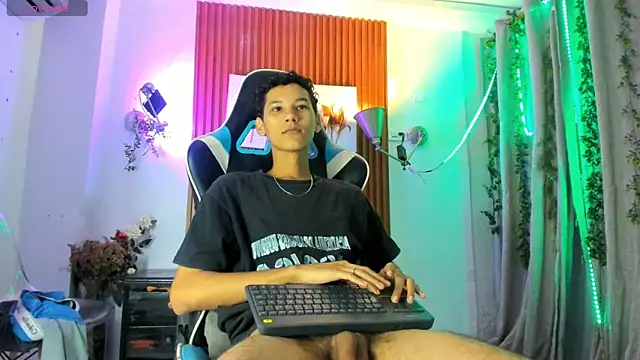 Snapshot of AQUARIUS_x chatting on 11-20-25, 11:32 AQUARIUS x online show from 11-20-25, 11:32