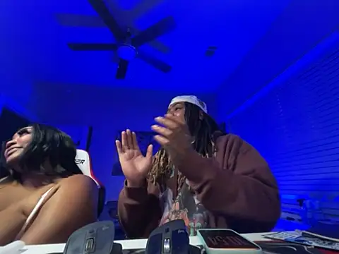 ICECREAMSHOW online show from 10-28-25, 03:54