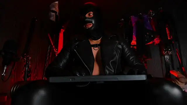 Snapshot of Master_Connor_BDSM chatting on 07-04-26, 01:06 Master Connor BDSM online show from 07-04-26, 01:06