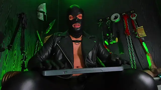 Snapshot of Master_Connor_BDSM chatting on 07-15-26, 10:04 Master Connor BDSM online show from 07-15-26, 10:04