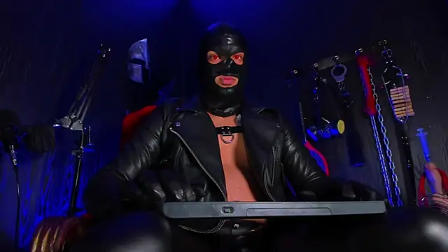 Snapshot of Master_Connor_BDSM chatting on 07-25-26, 01:30 Master Connor BDSM online show from 07-25-26, 01:30