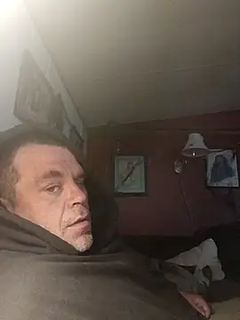 Snapshot of waynefitz chatting on 10-18-25, 02:51 waynefitz online show from 10-18-25, 02:51