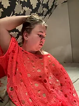 Snapshot of GoldMuse chatting on 10-20-25, 10:21 GoldMuse online show from 10-20-25, 10:21