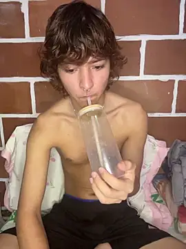 Snapshot of JoelnClouds chatting on 04-03-26, 07:45 JoelnClouds online show from 04-03-26, 07:45