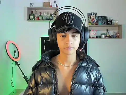 Snapshot of Alejo_Desire chatting on 11-08-25, 12:55 Alejo Desire online show from 11-08-25, 12:55