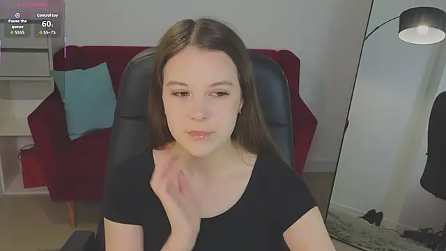 Snapshot of Caro0Line chatting on 10-23-25, 07:29 Caro0Line online show from 10-23-25, 07:29