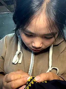 Snapshot of Embe-xinh18 chatting on 11-03-25, 01:19 Embe-xinh18 online show from 11-03-25, 01:19