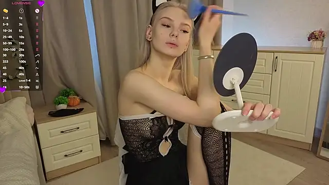 Snapshot of Sunshine_agata chatting on 11-18-25, 04:39 Sunshine agata online show from 11-18-25, 04:39