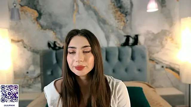 Chloewilldd online show from 10-30-25, 10:32