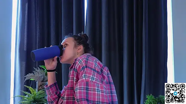 Snapshot of FoxFever chatting on 11-04-25, 06:56 FoxFever online show from 11-04-25, 06:56