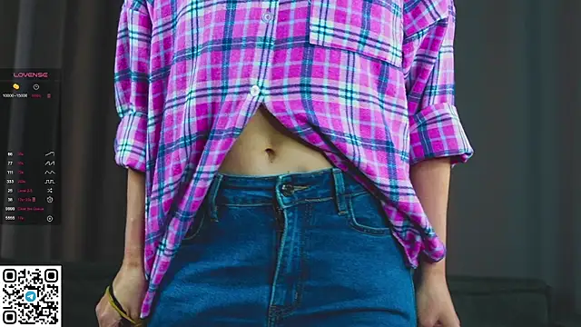 Snapshot of FoxFever chatting on 11-22-25, 07:18 FoxFever online show from 11-22-25, 07:18