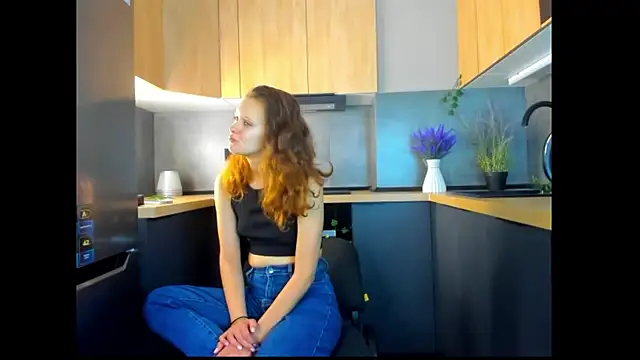 Snapshot of FoxFever chatting on 11-25-25, 07:30 FoxFever online show from 11-25-25, 07:30