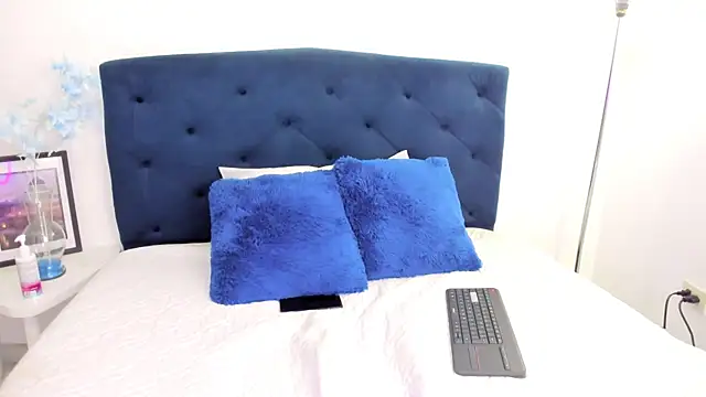 Scarlett Glows1 online show from 11-15-25, 07:21