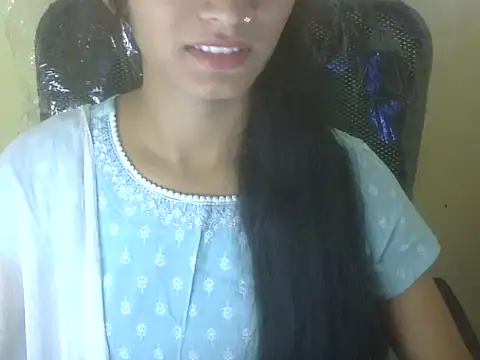 Snapshot of Shezi_N chatting on 10-26-25, 08:42 Shezi N online show from 10-26-25, 08:42