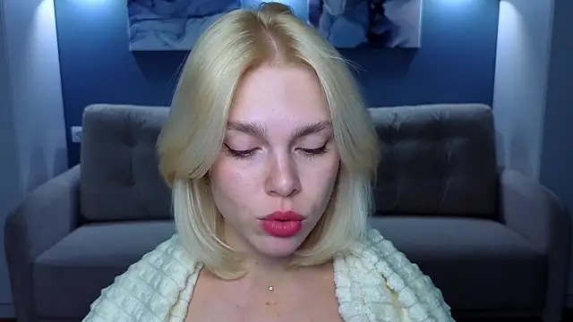 Snapshot of Maya_Morrow chatting on 10-21-25, 01:34 Maya Morrow online show from 10-21-25, 01:34