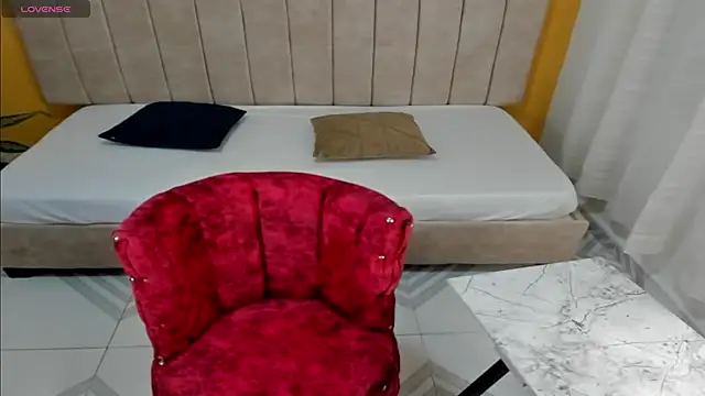 Snapshot of CANELITASEXY_ chatting on 11-19-25, 01:33 CANELITASEXY online show from 11-19-25, 01:33