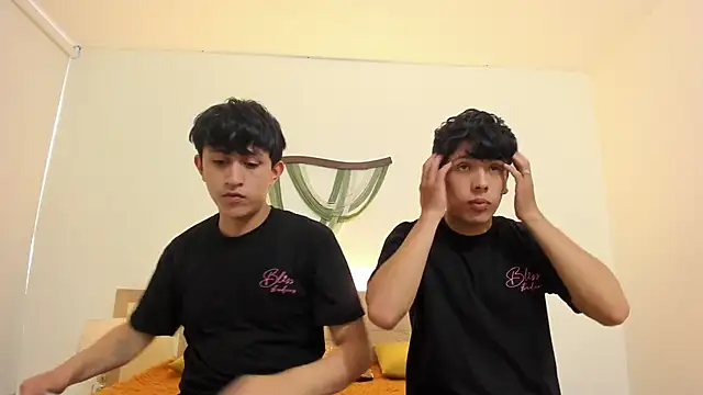 hoot booys  online show from 04-10-26, 09:52