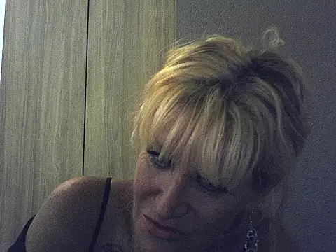 Snapshot of Bornbutiful chatting on 02-14-26, 10:23 Bornbutiful online show from 02-14-26, 10:23